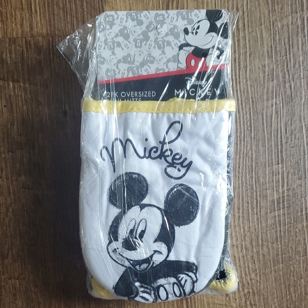 4 for $20 Disney Mickey Mouse Oven Mitt Set